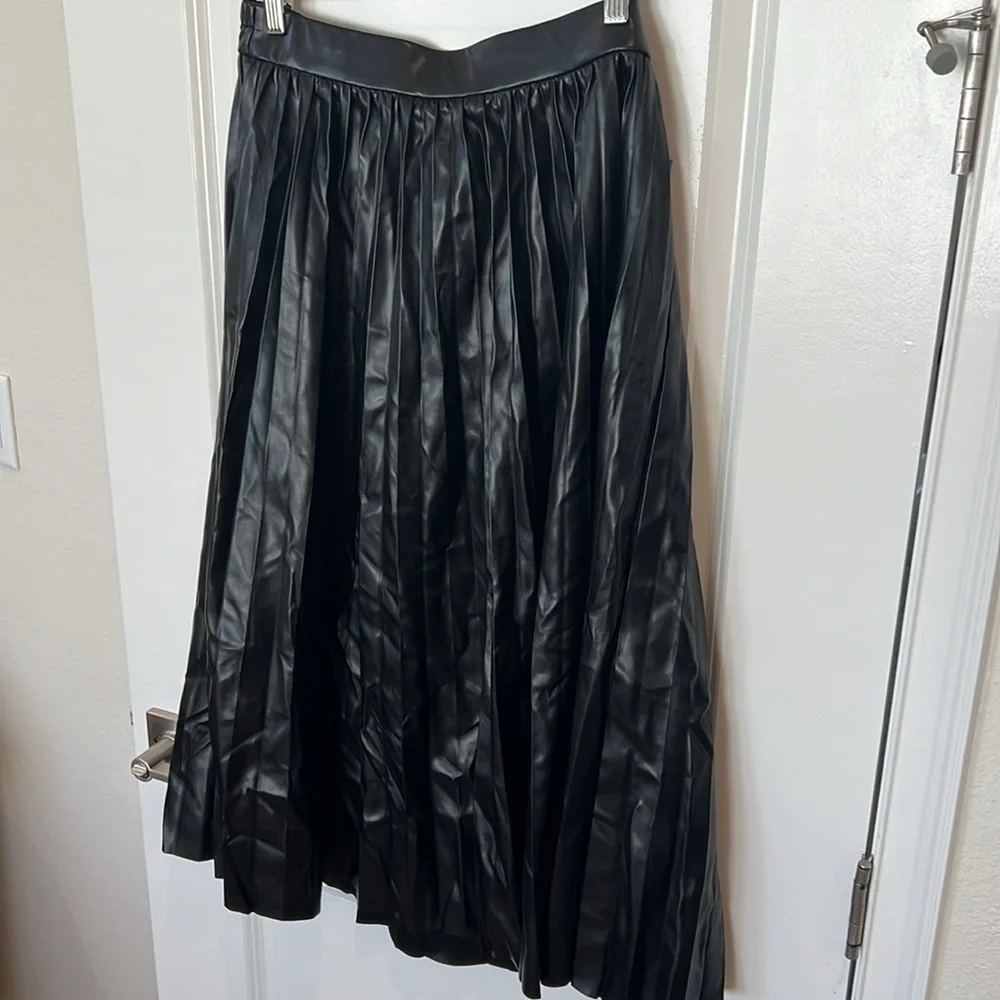 SINCERELY JULES Faux Leather Accordion Pleated Maxi Skirt - Picture 4 of 5